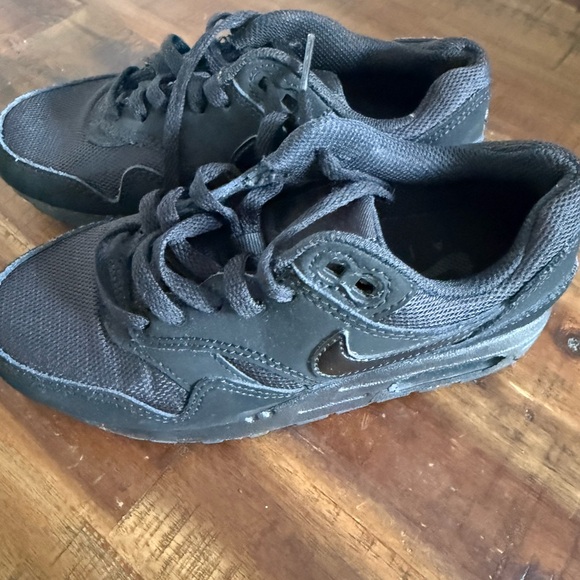 Nike Kids Black Sneakers - Picture 7 of 9